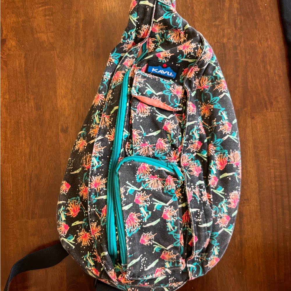 Black and flower Kavu shoulder bag
